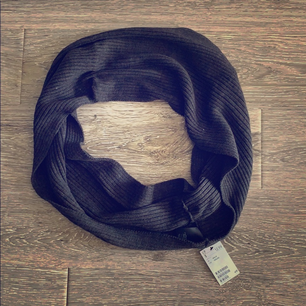 NWT H&M dark gray knit winter infinity wrap scarf - Picture 1 of 4